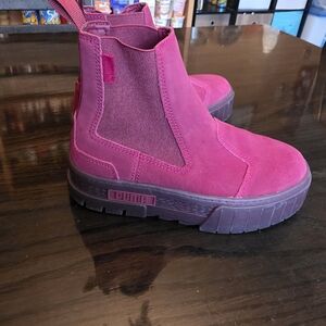 Puma Women's Mayze Chelsea Suede Boots Size 6